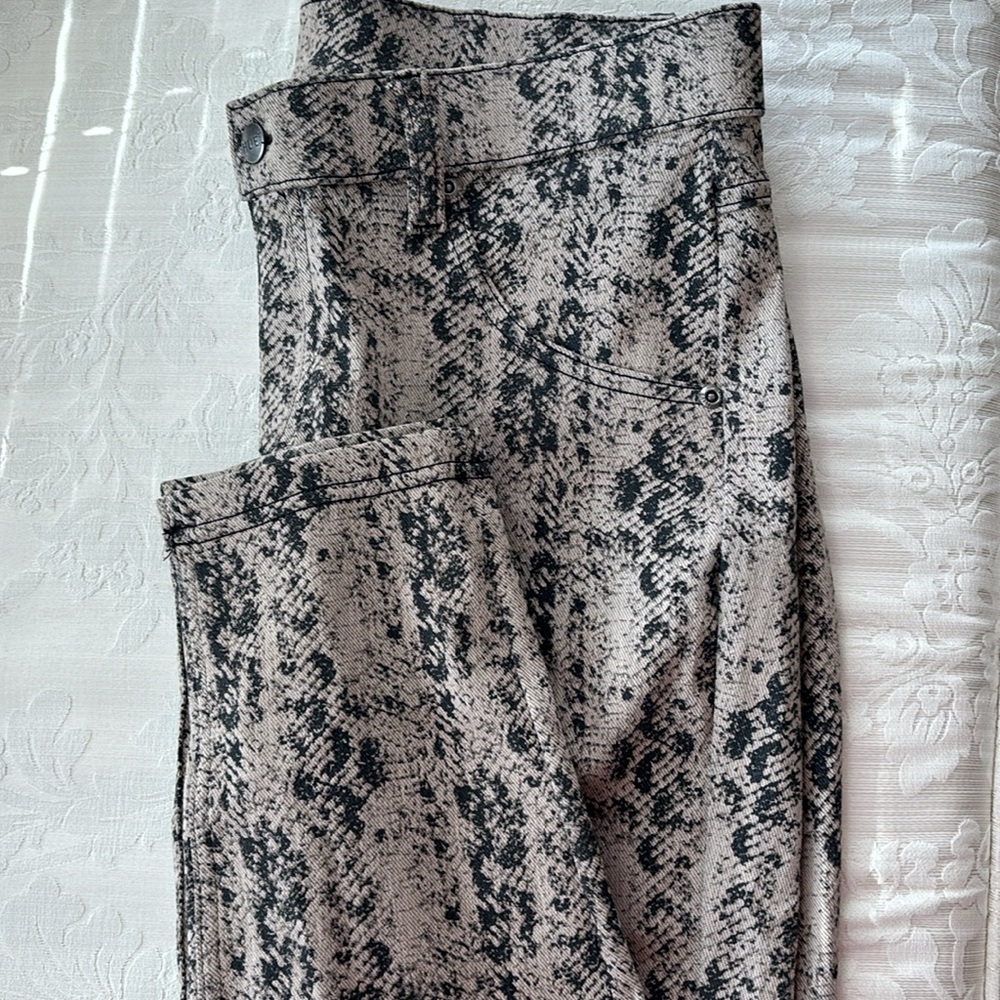 Python Print Jeggins. - image 1